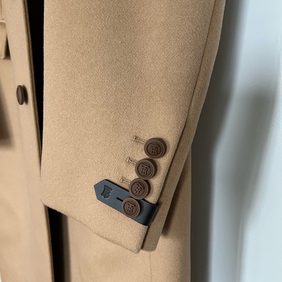 Burberry Beige/Tan Trench Coat Label Detail - Picture 8 of 16